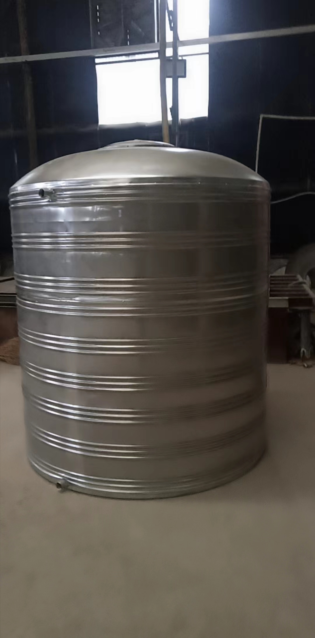 不锈钢圆柱形保温水箱