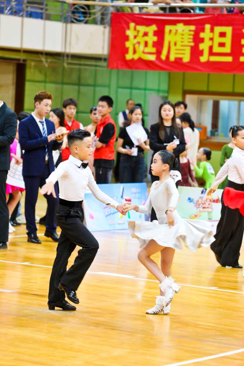“中国体育彩票”2024广东标准舞•拉丁舞巡回赛在河源拉开帷幕19支代表队近300名选手参与赛事角逐