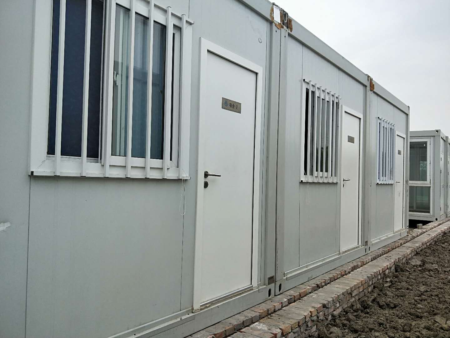 保定住人集装箱活动房搭建 安国彩钢板房旧料回收